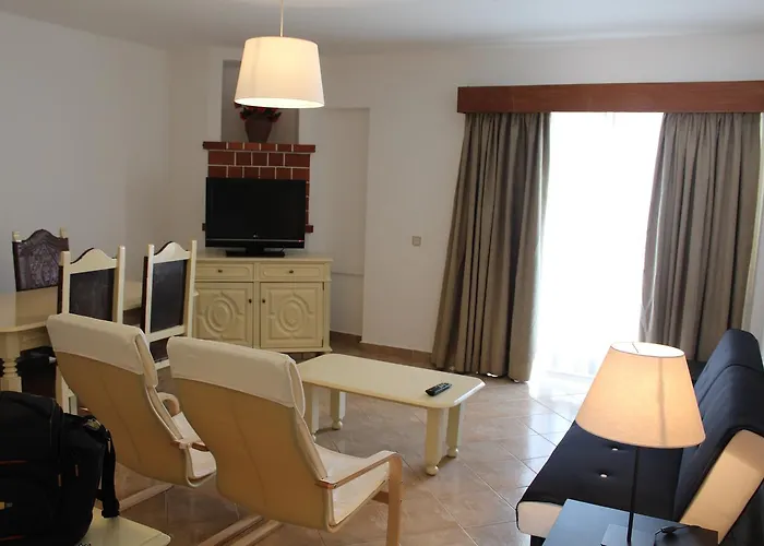 Cheerfulway Minichoro Apartahotel 3*